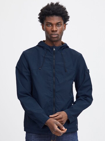 Veste mi-saison BLEND en bleu : devant