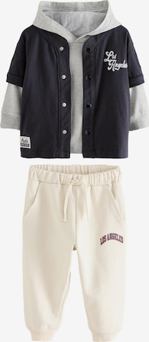 Set de la Next pe gri: față