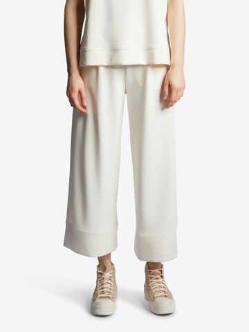 Rich & Royal Wide leg Pleat-front trousers in Beige: front