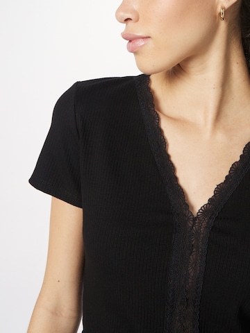 ABOUT YOU Shirt 'Emely' in Black