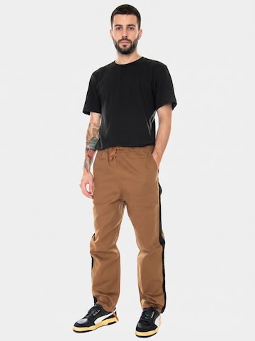 Baggy Pantaloni 'Fordson Contrast Pant Hamilton Brown / Black Rigid' di Carhartt WIP in marrone