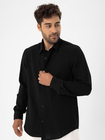 Dandalo Regular fit Button Up Shirt in Black: front