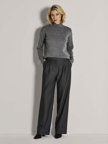 MADELEINE Regular Broek in Grijs