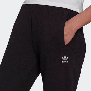 ADIDAS ORIGINALS Tapered Broek in Zwart