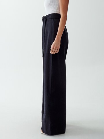 The Fated Wide Leg Hose in Schwarz