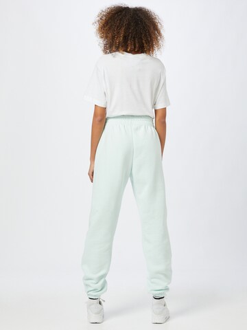 Loosefit Pantaloni di Nike Sportswear in verde