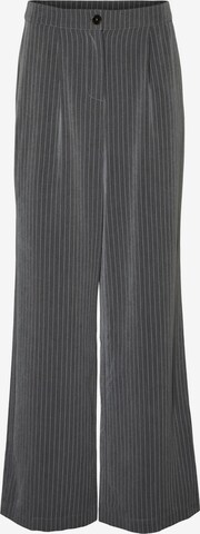 Wide leg Pantaloni con pieghe 'NORA' di VERO MODA in grigio: frontale