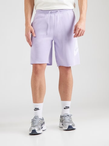 Nike Sportswear - Loosefit Pantalón 'CLUB ALUMNI' en lila: frente