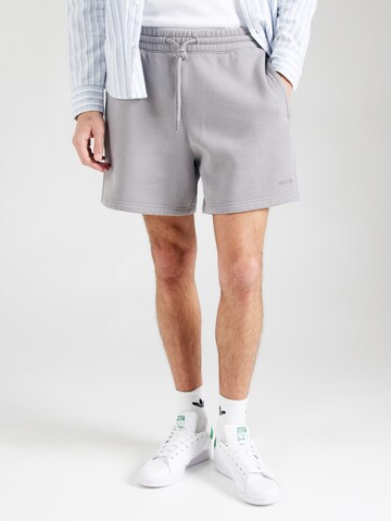 HOLLISTER Loosefit Nadrág - szürke: elől