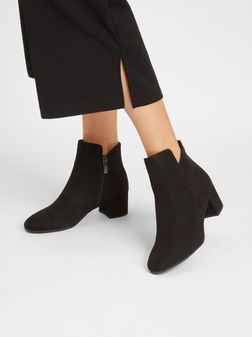 TAMARIS Ankle boots σε μαύρο: μπροστά