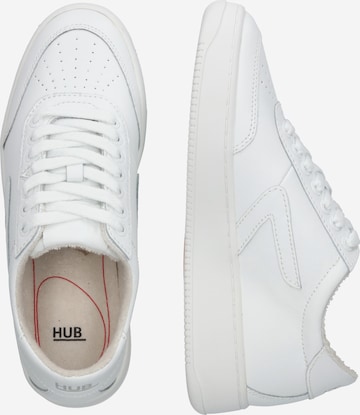 HUB حذاء رياضي بلا رقبة 'Baseline' بلون أبيض