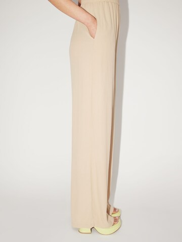 Wide Leg Pantalon 'Paula' LeGer by Lena Gercke en beige : sur le côté