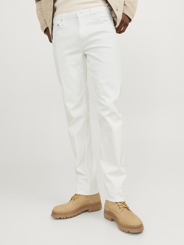 JACK & JONES Tapered Jeans in White: front