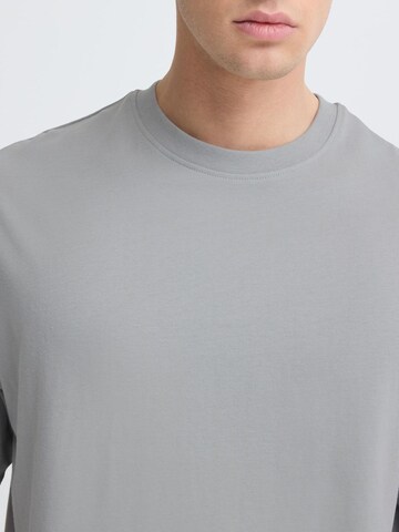 T-Shirt ' IDValmon ' INDICODE JEANS en gris