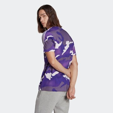 ADIDAS ORIGINALS T-Shirt 'Graphics Camo Allover Print' in Lila