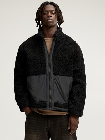 Pull&Bear Between-season jacket in Black: front