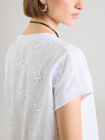 s.Oliver Μπλουζάκι σε λευκό