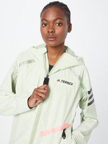 ADIDAS TERREX - Chaqueta de montaña en verde