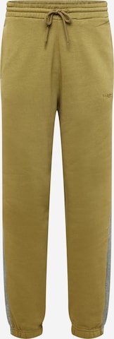 Tapered Pantaloni 'Levis Clrbk Sweatpnt' de la LEVI'S ® pe verde: față