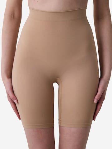 Pantaloni modellanti 'PENTI Premium Nahtlos Push-Up Shorts-Korsett' di Penti in beige