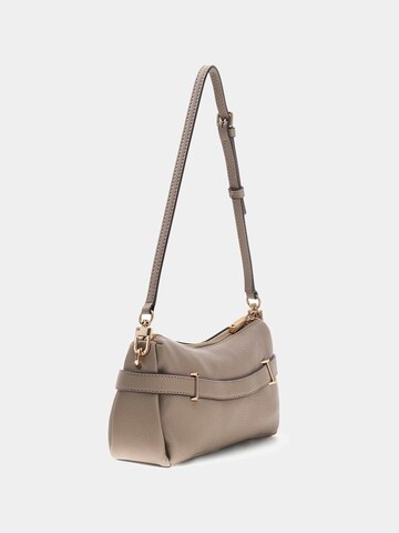 GUESS Schultertasche in Beige