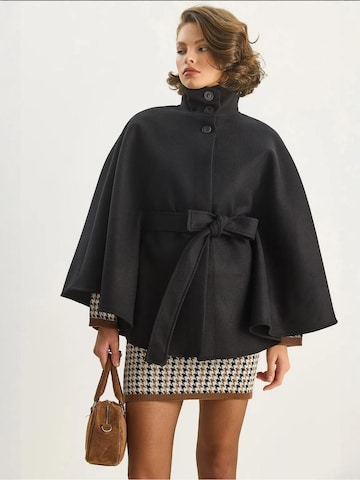 Cappotto di mezza stagione di Bianco Lucci in nero