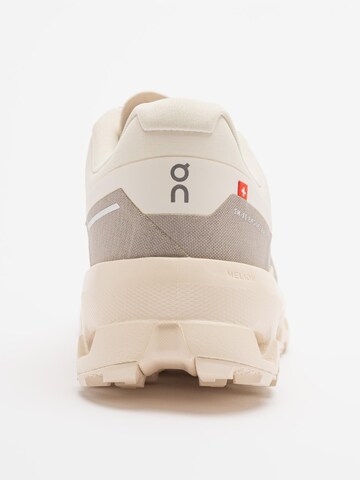 Sneaker bassa di On Running in bianco
