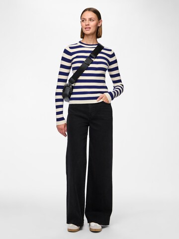 Pull-over 'PCCrista' PIECES en bleu