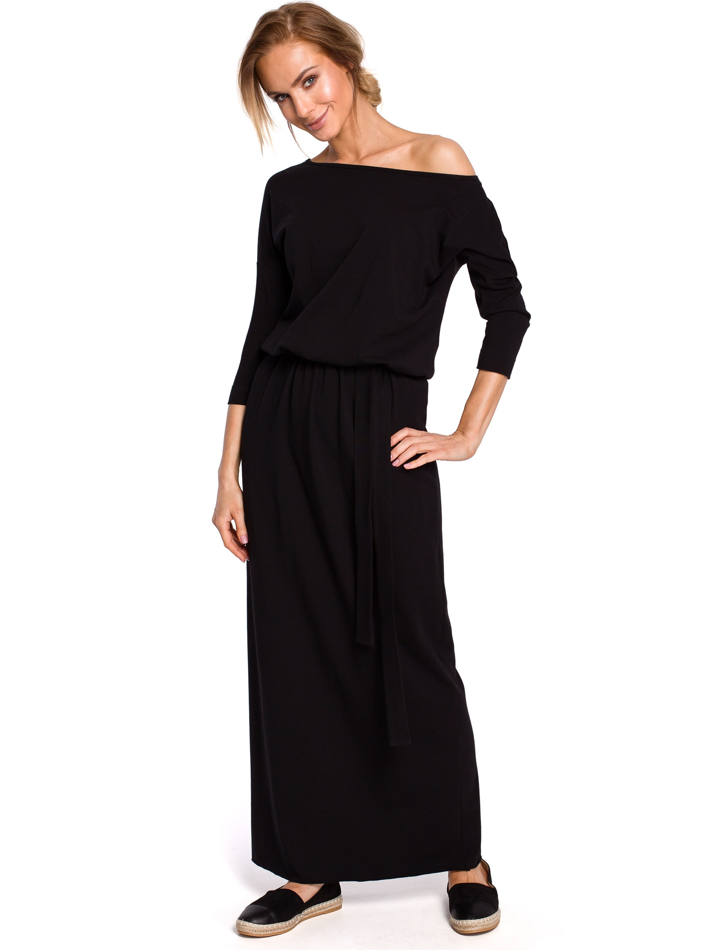 Rochie de la made of emotion pe negru