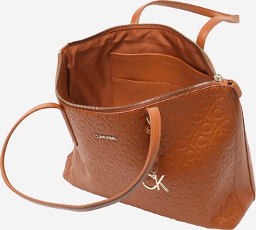 Calvin Klein Shopper in Brown