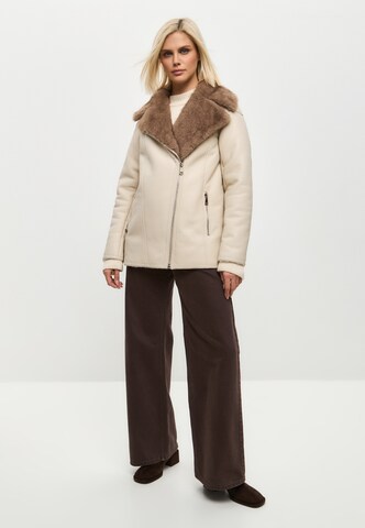 Manteau d’hiver CESARE GASPARI en blanc