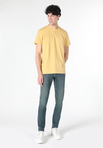 Colin's Shirt in Geel