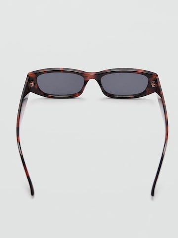 Ochelari de soare 'ADELA' de la MANGO pe maro