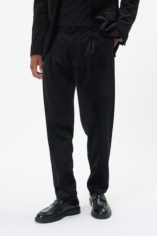 Matinique Slimfit Bukser med lægfolder 'Kian ' i sort: forside