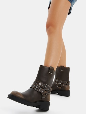 Bershka Boots in Bruin