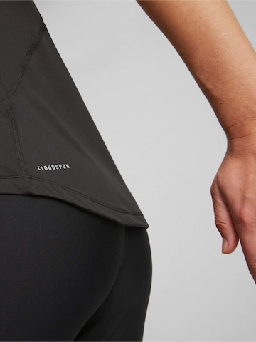 Maglietta 'Puma Run Cloudspun Ss Tee W' di PUMA in nero