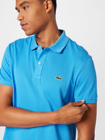 LACOSTE Slim Fit T-Shirt in Blau