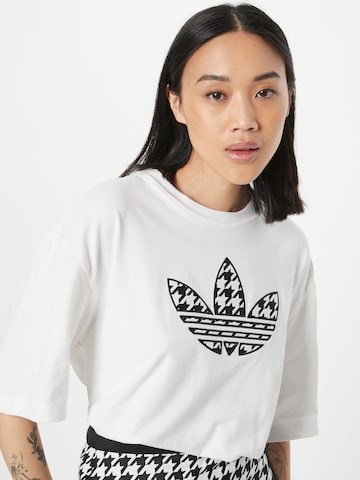 Tricou 'Houndstooth Trefoil Infill' de la ADIDAS ORIGINALS pe alb