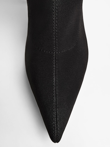 Bershka Kozaki w kolorze czarny