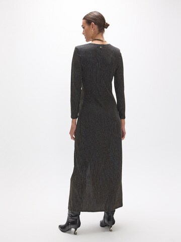 Robe Lola Casademunt en noir : derrière