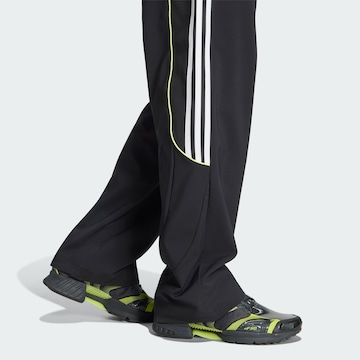 ADIDAS ORIGINALS - Loosefit Calças 'Teamgeist 26' em preto