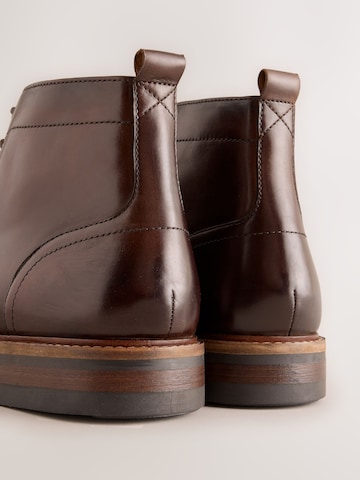 Next - Botas con cordones en marrón
