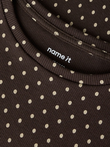 Maglietta di NAME IT in marrone
