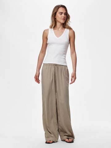 Wide leg Pantaloni 'JABINA' di PIECES in verde