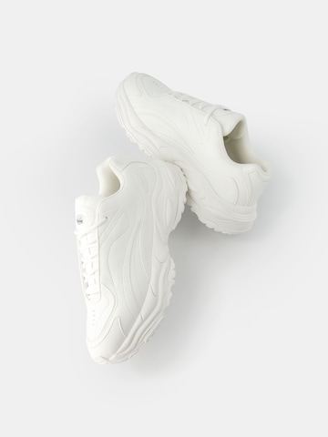 Baskets basses Bershka en blanc