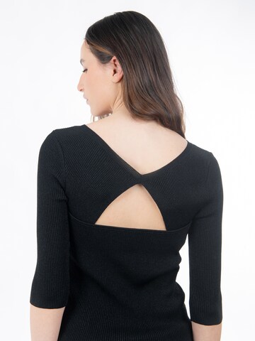 juoda Influencer Megztinis