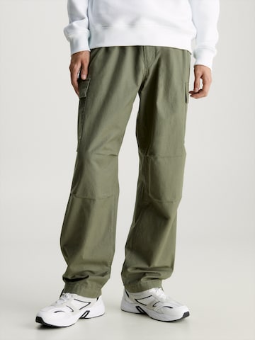 Calvin Klein Jeans - Regular Calças cargo 'Essential' em verde: frente