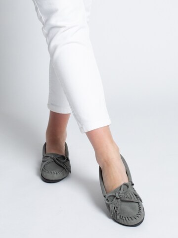 Minnetonka - Mocasines 'Kilty' en azul: frente
