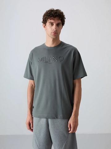 Tommy Life Shirt in Grey