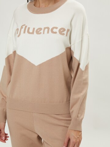 Influencer Sweter w kolorze beżowy